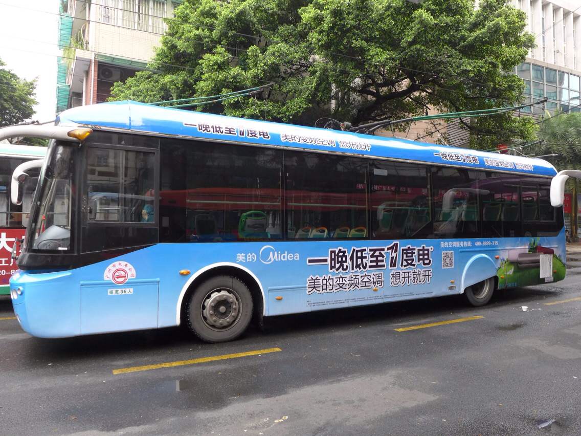 广州公交车身广告一部会跑的广告